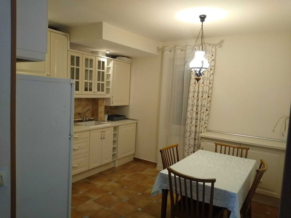 Inchiriez apartament in Rodnei