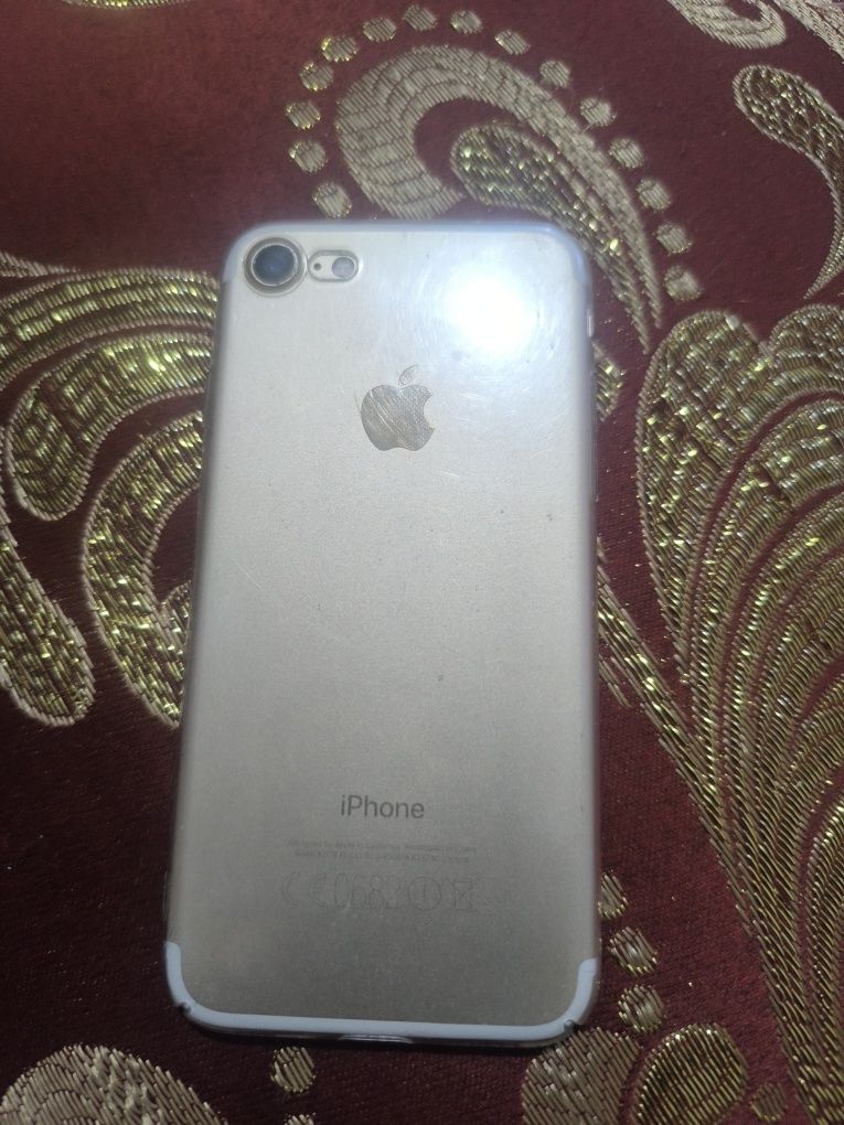 iPhone 7 sotiladi 128/8