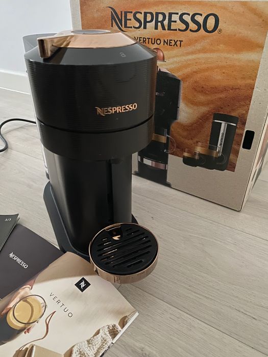 Espressor Vertuo Next D Maro Premium