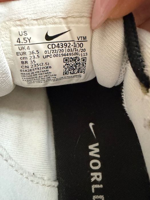 Обувки Nike.                   :