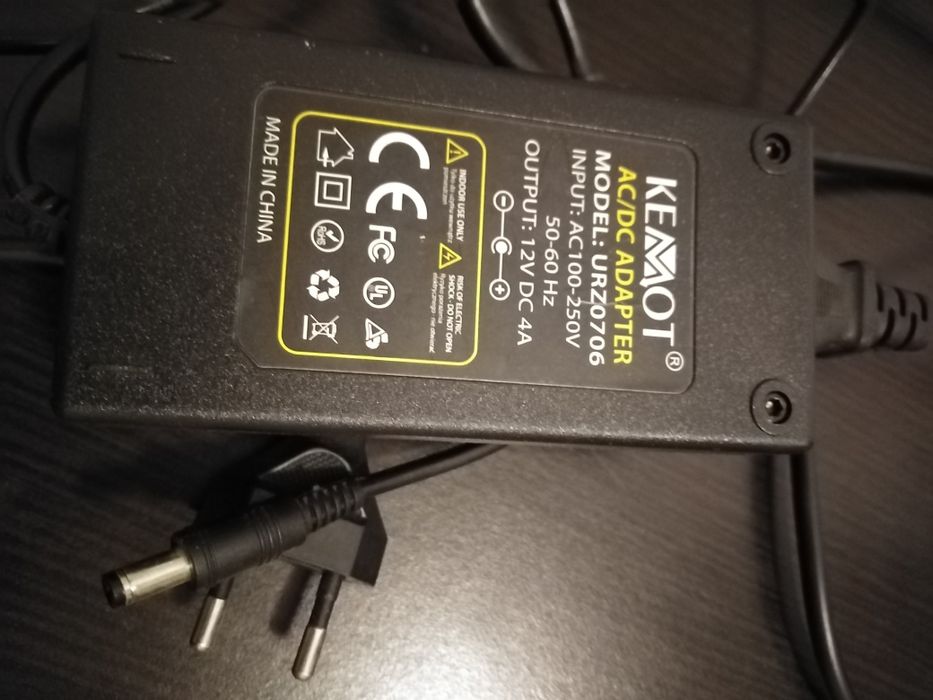 Vând Alimentator 12 V