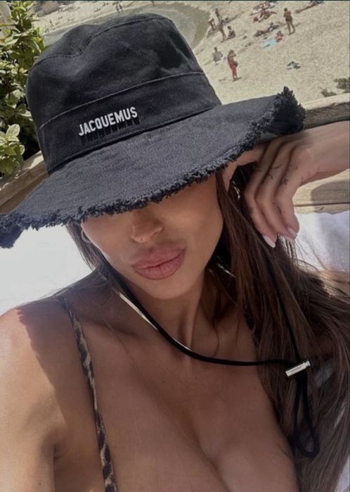 Шапка идиотка JACQUEMUS