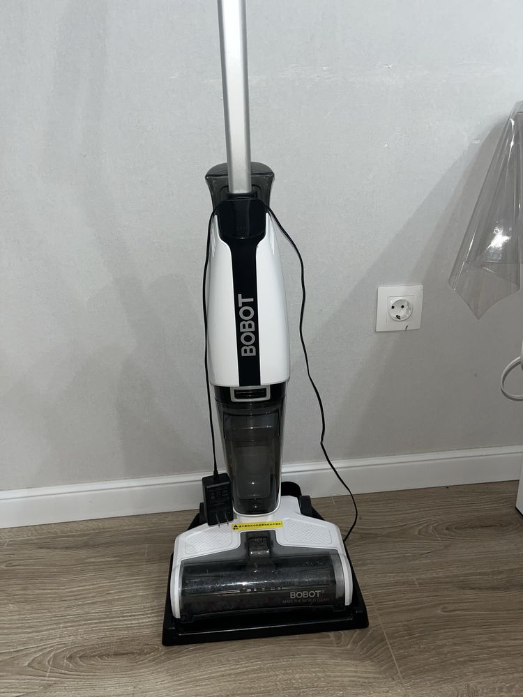 продам ручной пылесос фирмы BOBOT