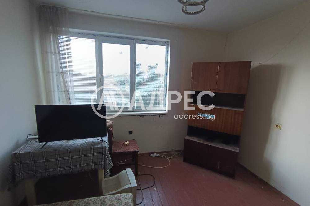 Продава се двуетажна масивна къща в кв. "Добровски"!