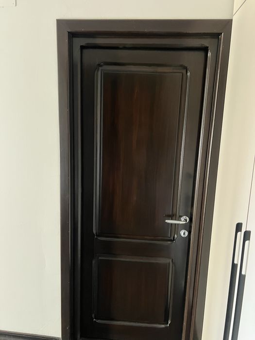 Vand usi din lemn masiv , cada , cabina dus, in stare foarte buba