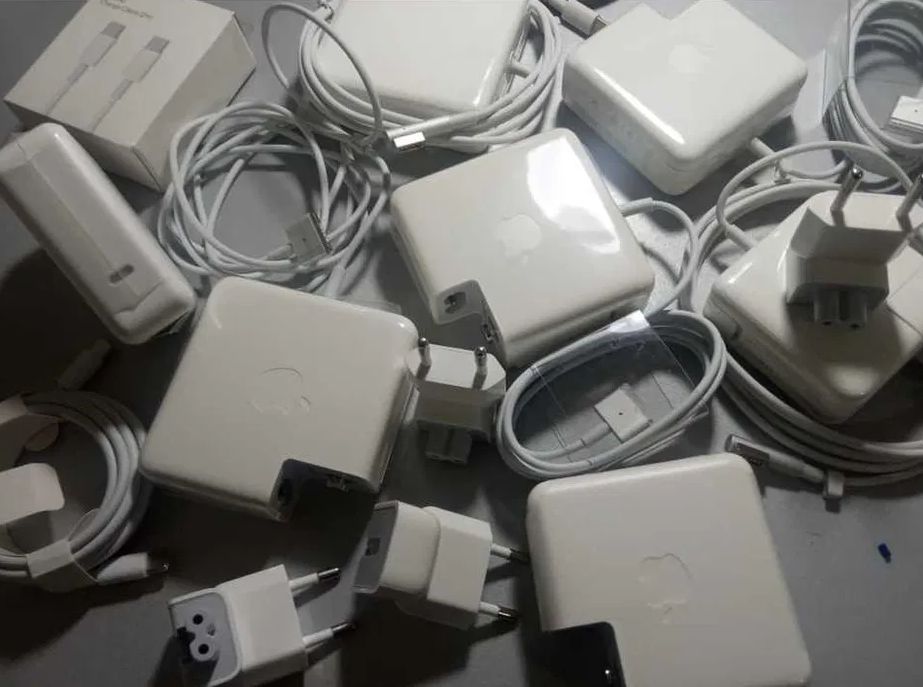 для макбука для Magsafe или где Type-c ( Зарядка, блок питания )