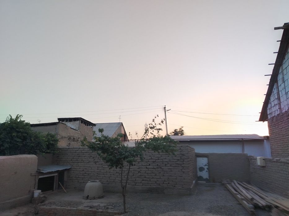 hovli sotiladi uchastka