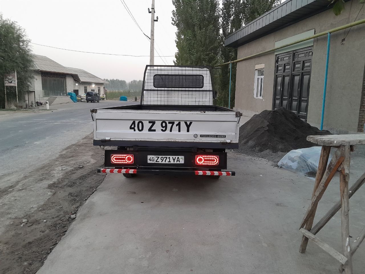 Mersedes yuk mashinasi sotiladi xolati yaxshi