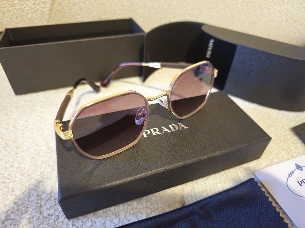 Слънчеви очила Prada