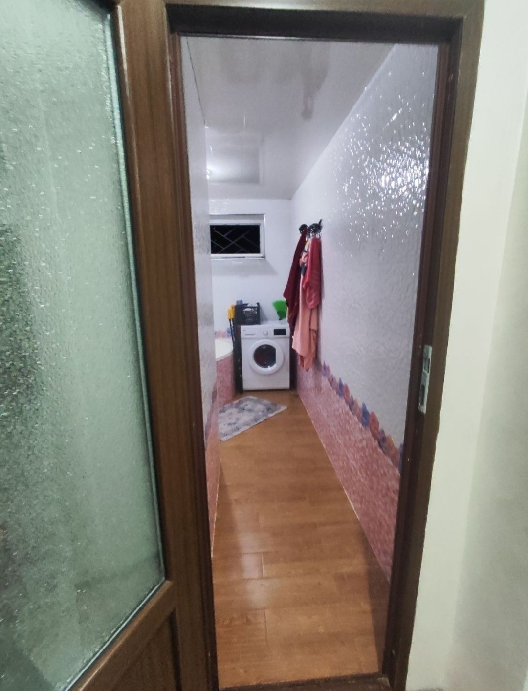 Продается квартира на октябре 2 комнатная 1 этаж 77 серия