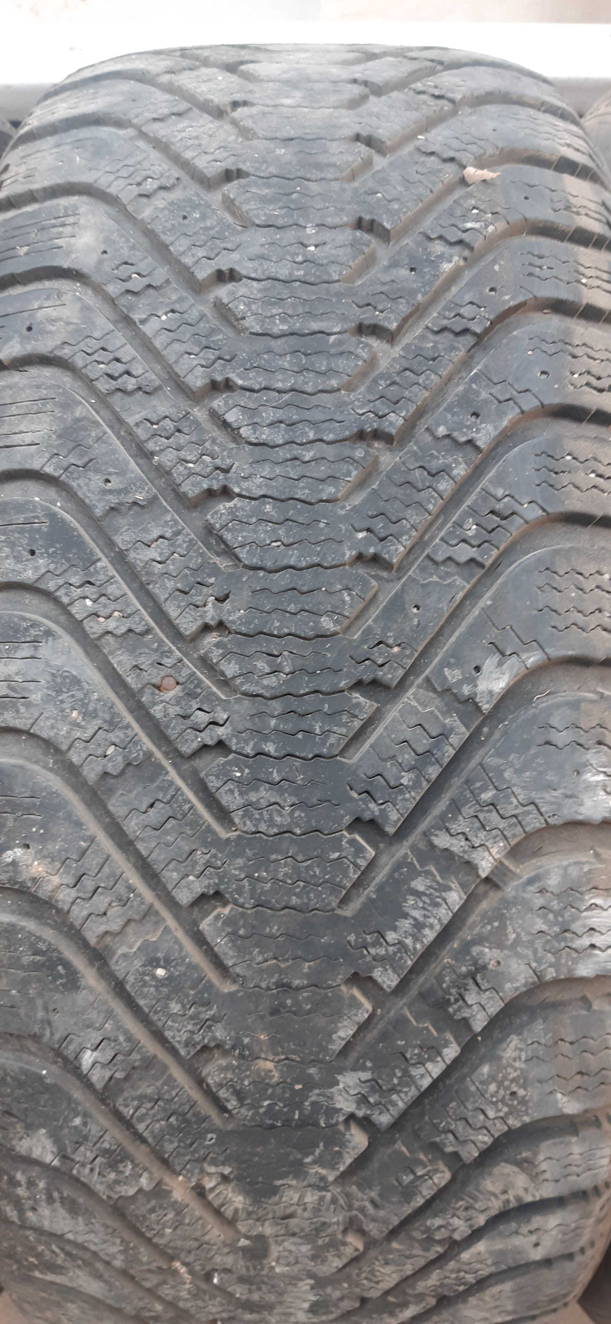 продам шины 255/55R 18 б/у 3 шт  зимняя с дисками