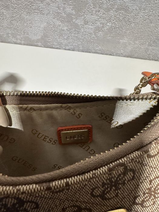 чисто нова чанта Guess