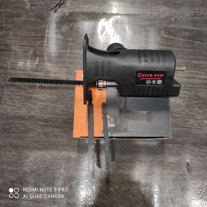 Adaptor bormasina tip fierastrau pendular