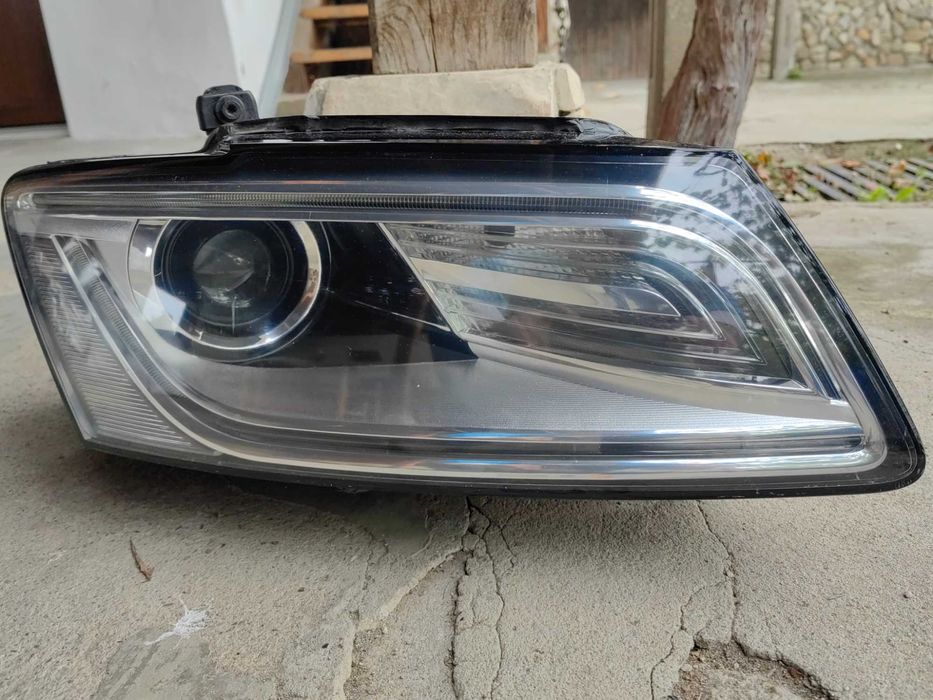 Фар Audi Q5 Bi-Xenon LED Face десен / Фар Ауди Кю5 ксенонов Оригинален