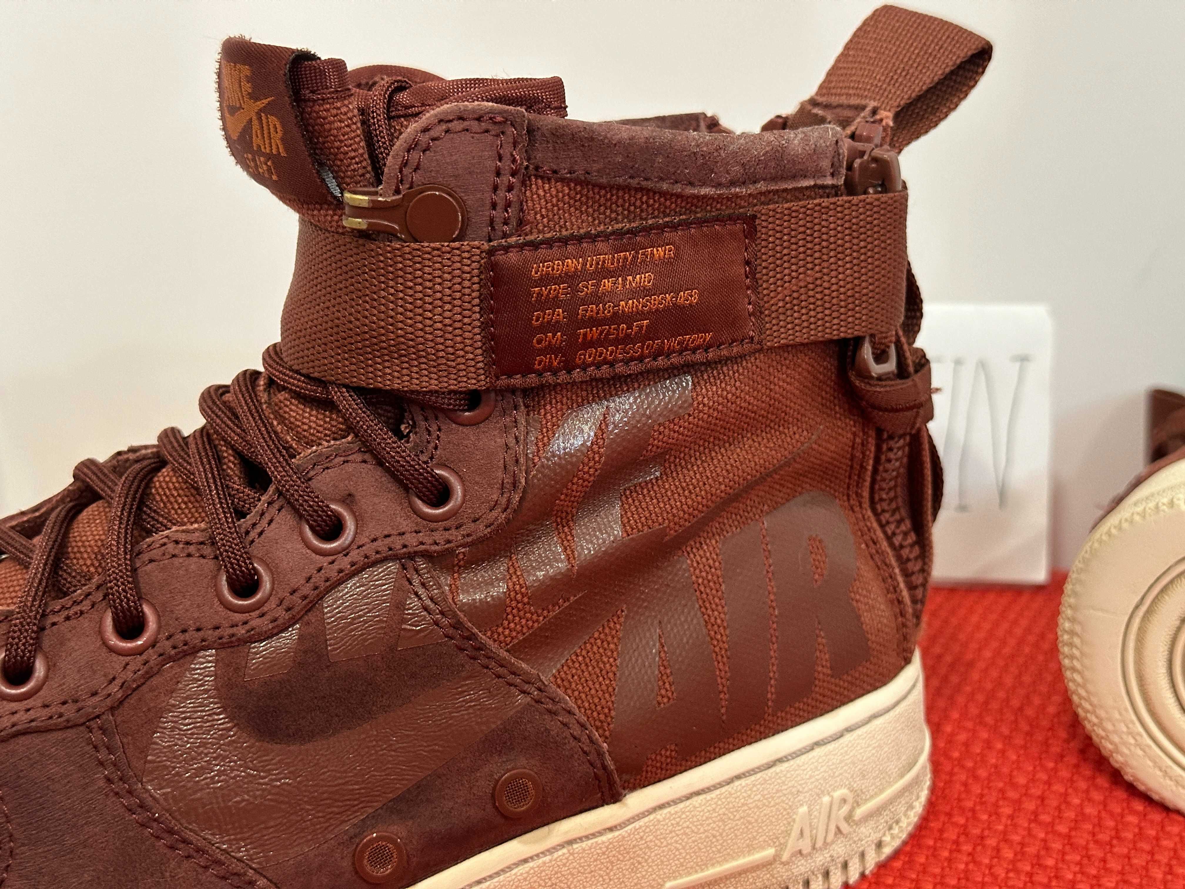 Nike SF Air Force 1 Mid marimea 42.5 (SH)