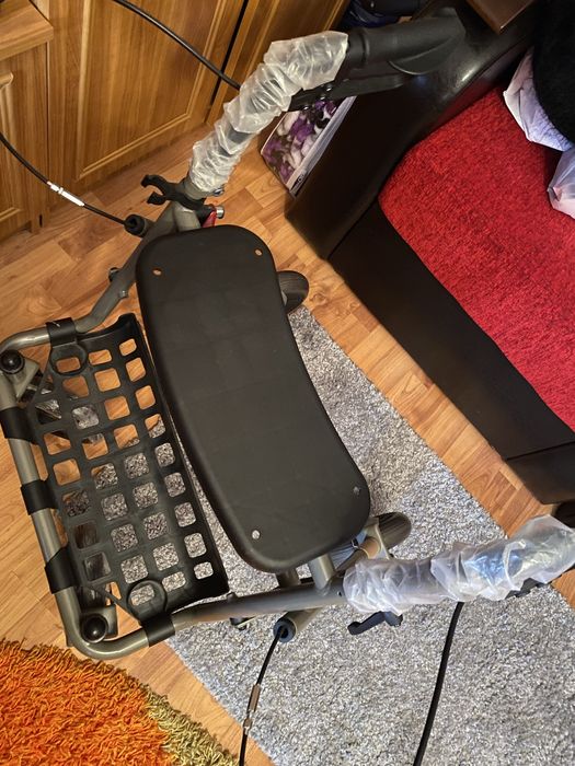 Carucior din aluminiu cu 4 roti, usor, pliabil, gri cu negru