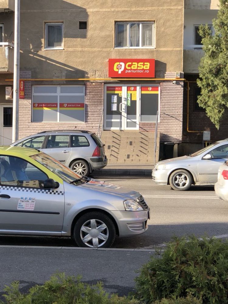 Închiriez spatiu comercial