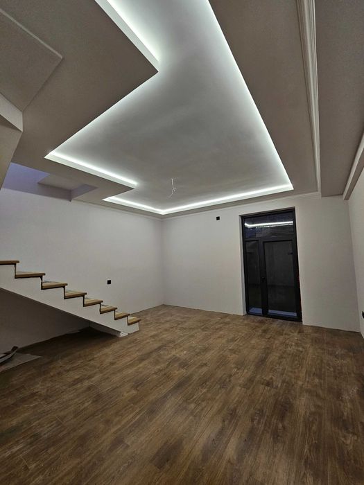 Бадамзар. Квартира на земле. 3-х ком. 3 уровня.