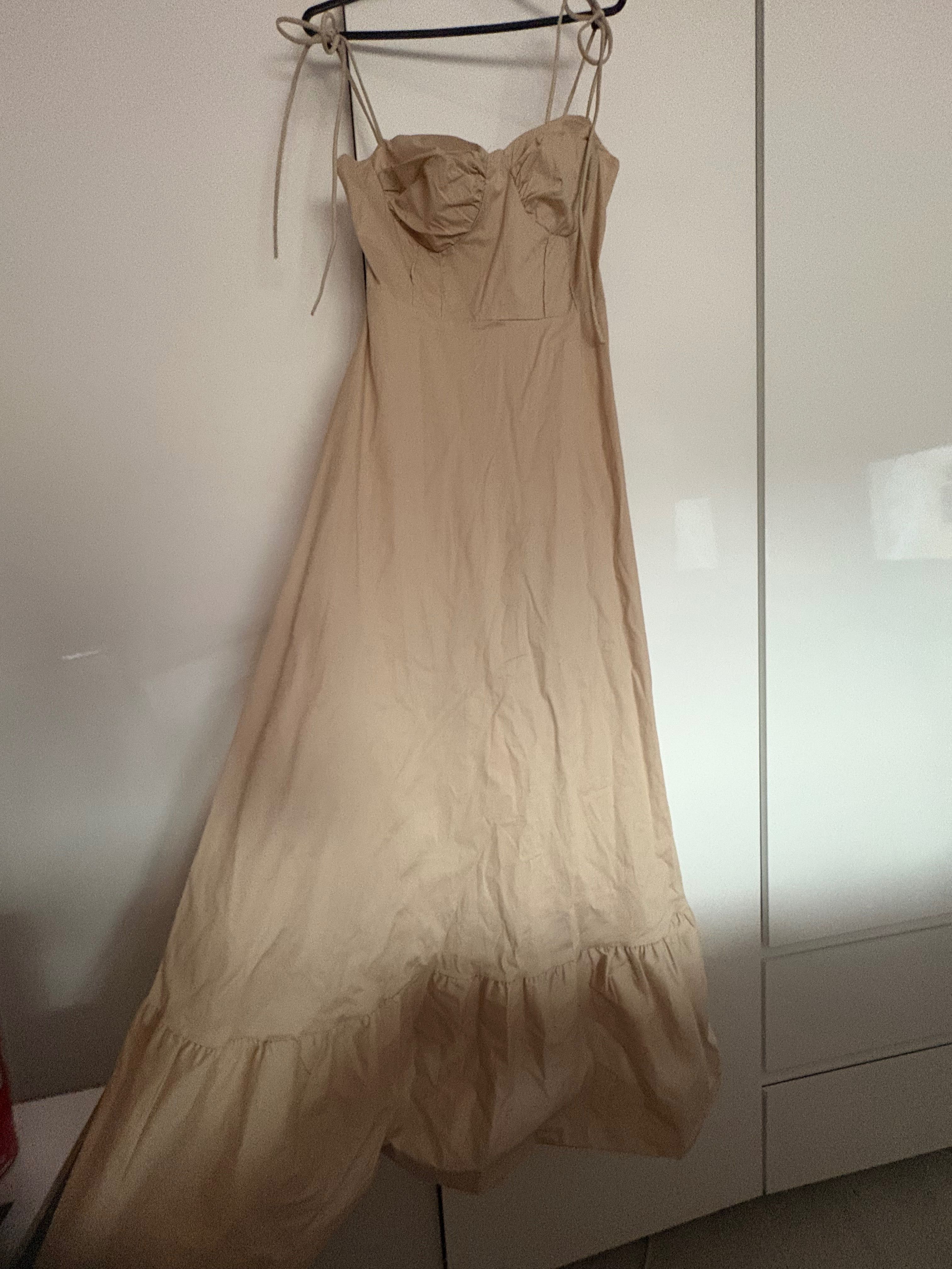 Бежова рокля по модел на ZARA