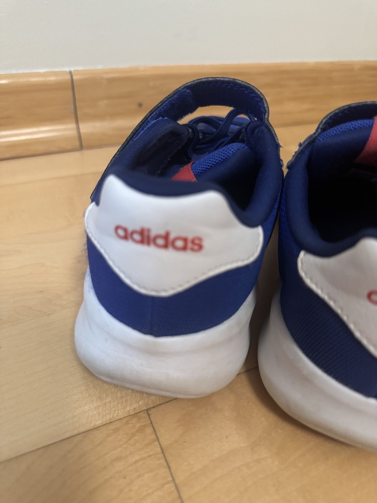 Маратонки на Adidas