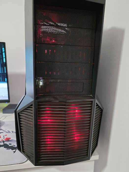 Vând pc gaming si volan Logitech.