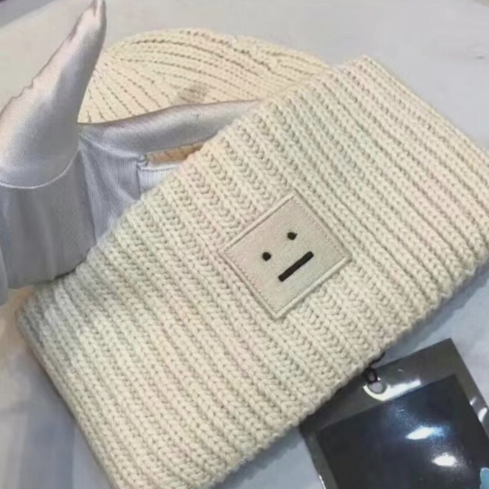 Шапки шерстяные