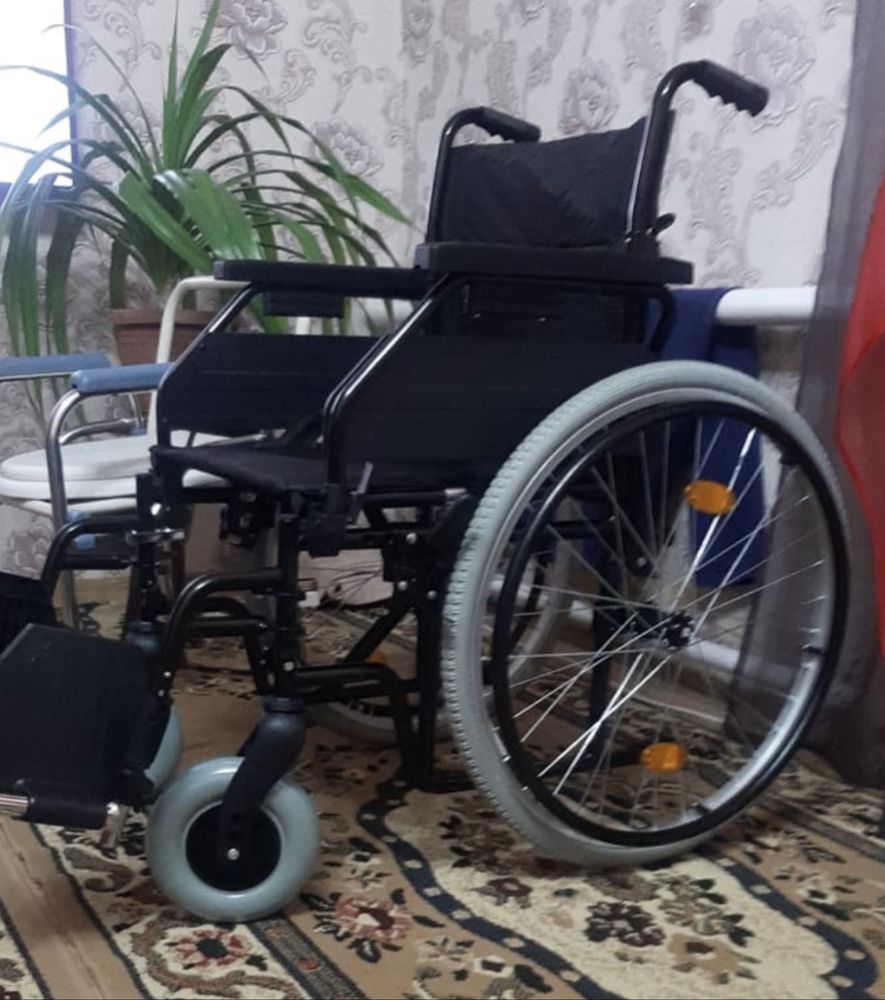 Продам инвалидную коляску