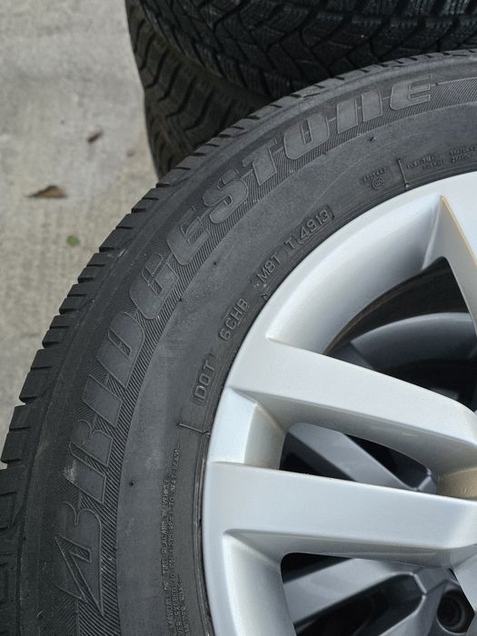 4 Броя 215/65/16 Bridgestone 2x5,6mm 2x5,2mm