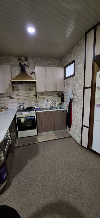 Srochna kvartira sotiladi