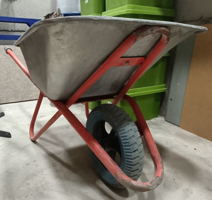 Тачка строительная