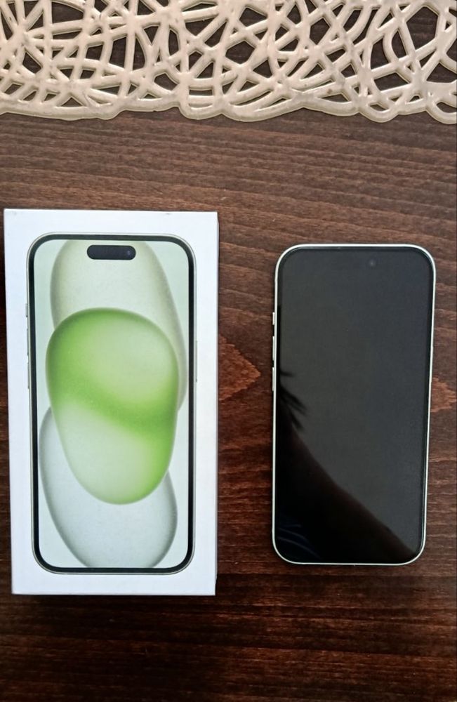 Продавам Iphone 15 green 128 GB в гаранция