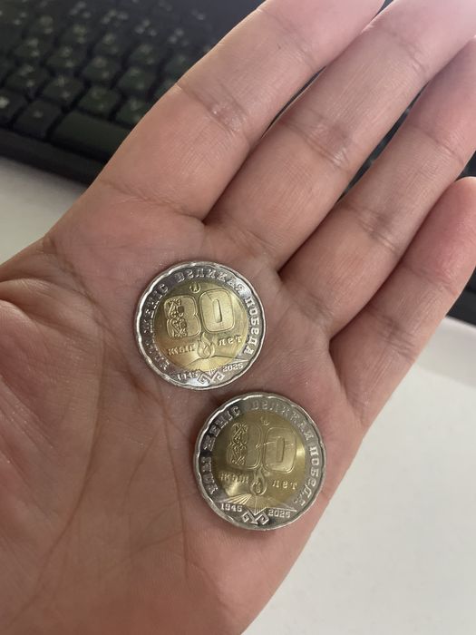 Продам монеты Юбелейный 200тг