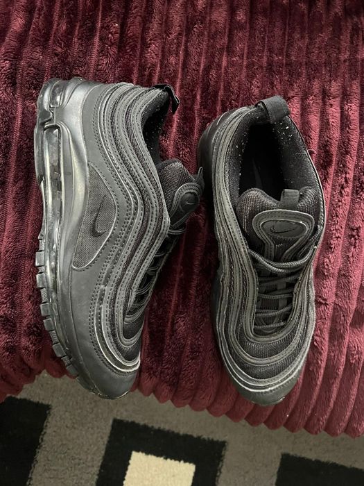 Vând adidași Nike Air Max 97 Triple Black 
În stare foart bună 
-At