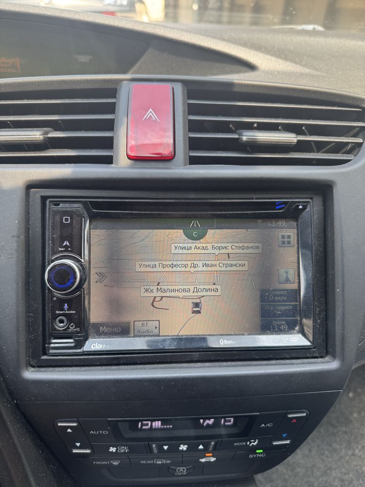 Продавам мултимедия Clarion NX505E – перфектно работеща