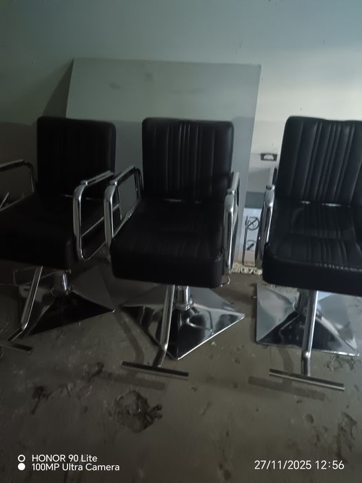 Продам кресло парикмахерское