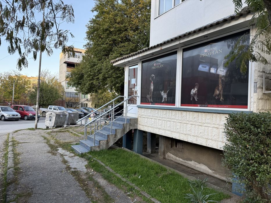 Дава се под наем Магазин в Ловеч, Младост - 30 кв.м за 204 € - Снимка #2