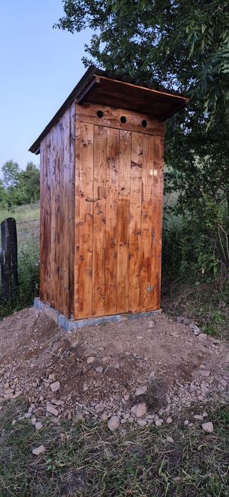 Toaleta de grădină, wc de grădină.