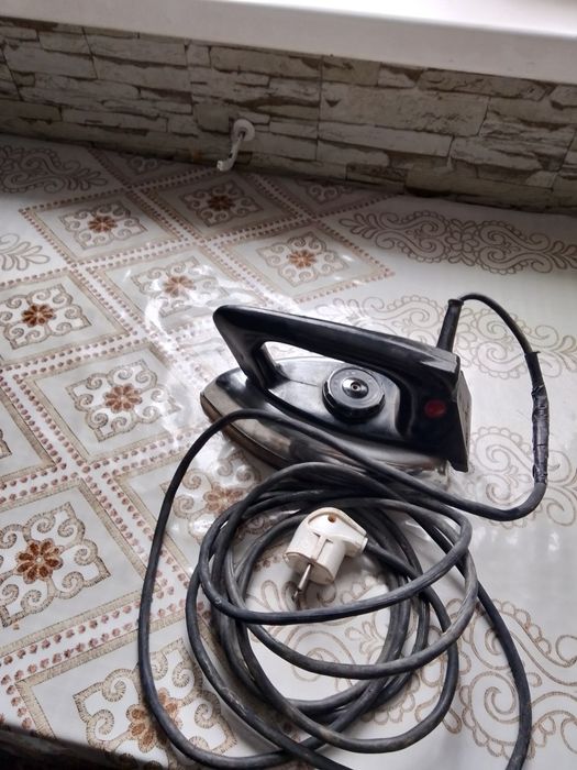 Продам утюг советский