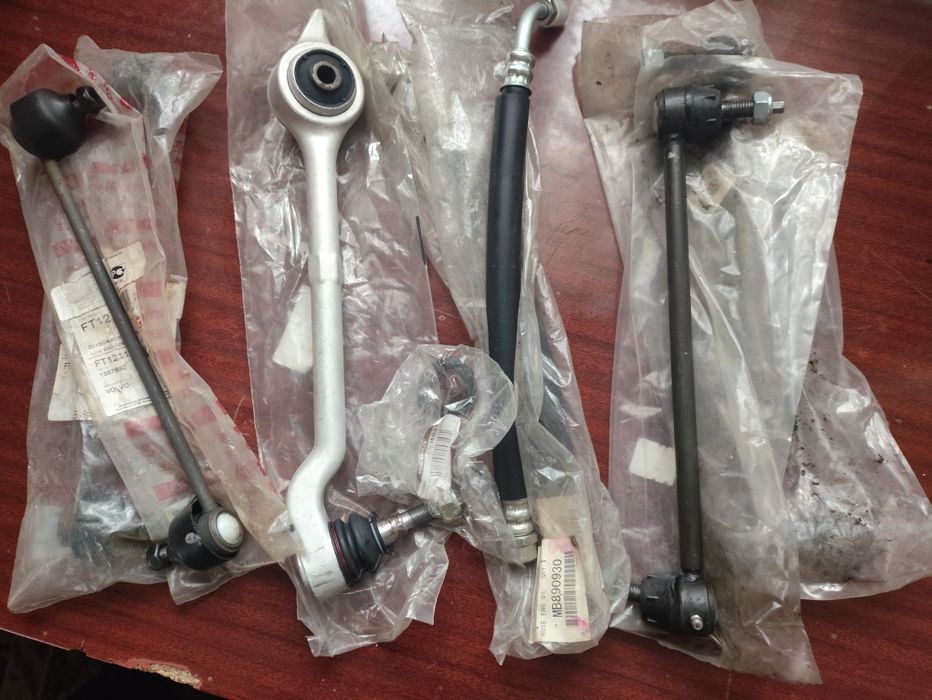 Очень много запчастей на мото и авто