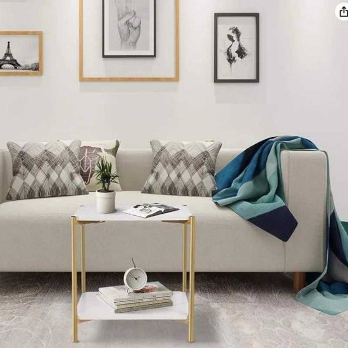 Masuta de moderna cu blat tip marmura si cadru auriu