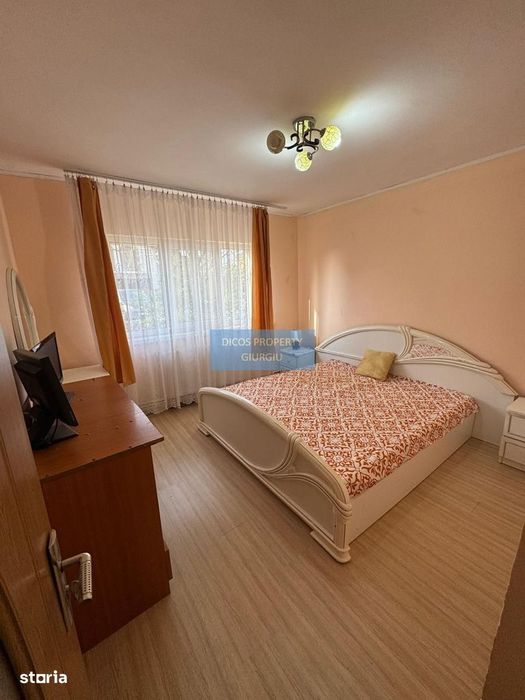 De Vânzare - Apartament 3 Camere, Strada Decebal