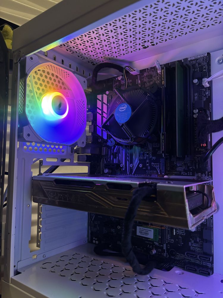 Бял Геймърски компютър i5 6500, Rx580, 12ram, 256 Ssd , 600W