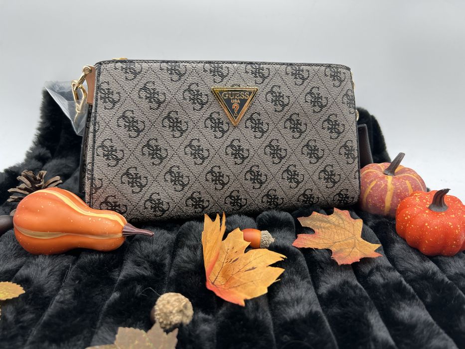 Дамска чанта Guess