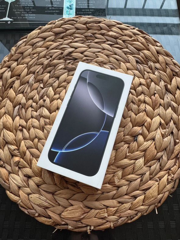 iPhone 16 Pro 256GB Black Titanium | ЧИСТО НОВ,