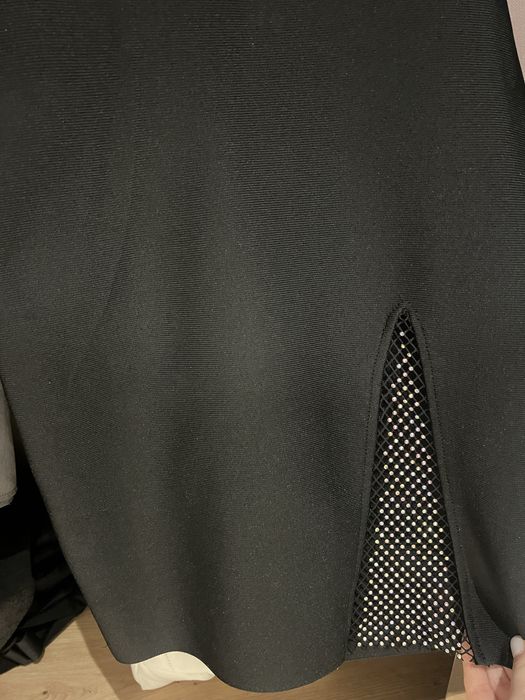 Черна бандажна рокля с камъни