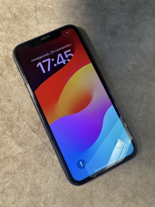 iPhone 11 64 GB много запазен