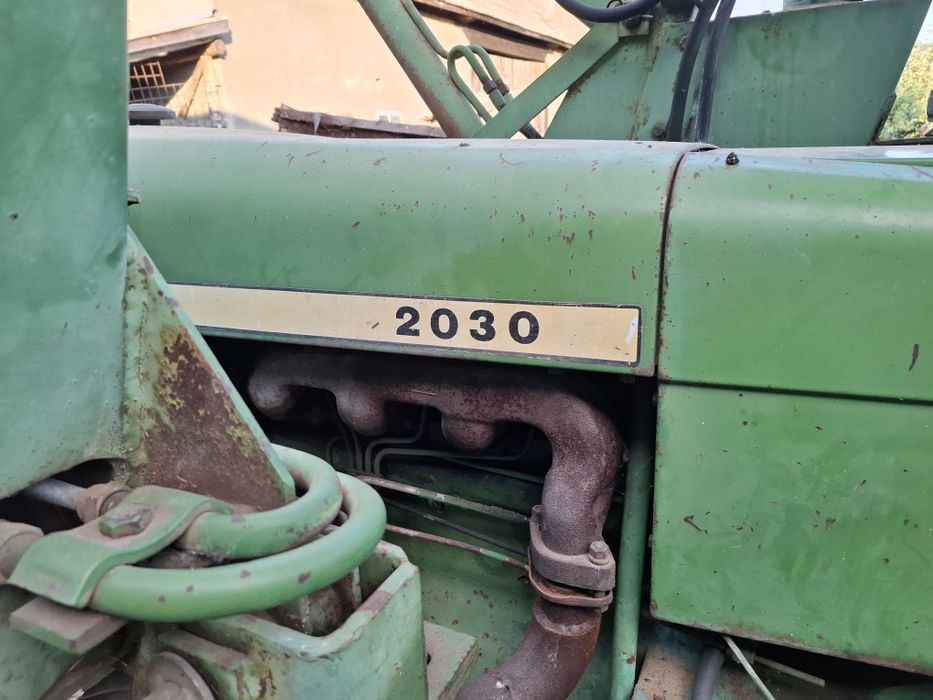 Tractor John deere cu încărcător frontal