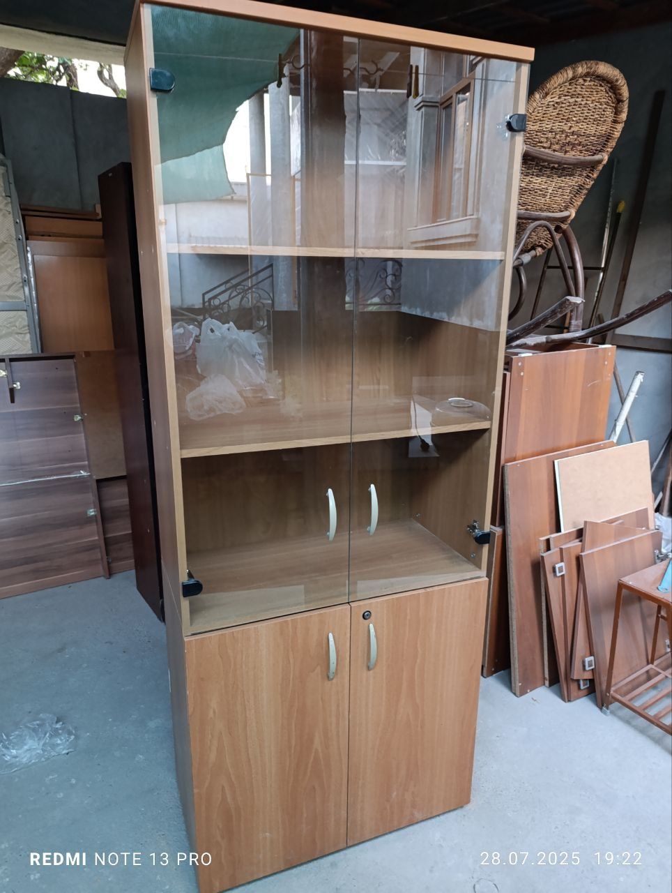 Продам офисный шкаф