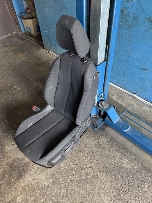 Scaun stanga sofer complet cu airbag Peugeot 2008 2020-2025