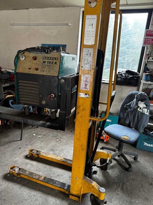 Stivuitor manual hidraulic cu ridicare la 1,6 m/1000 kg